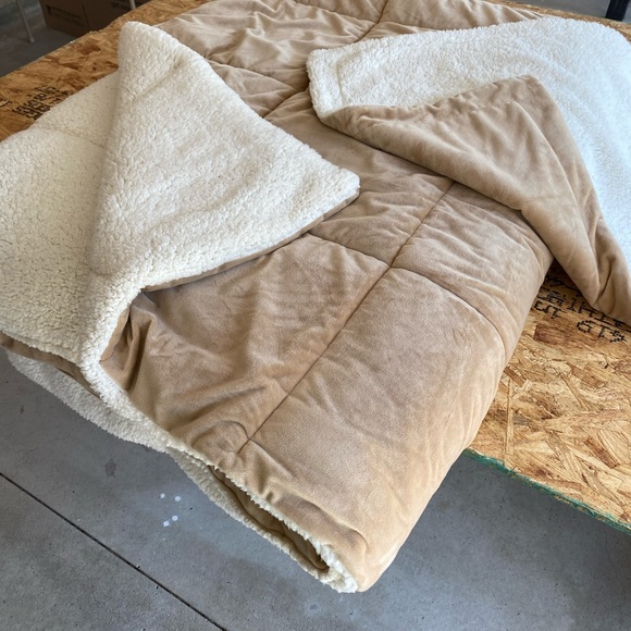 Comforter - Picture 2 of 2